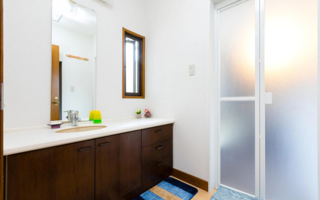 Plus 9 Station Inn – Guest Rooms – Izumisano
