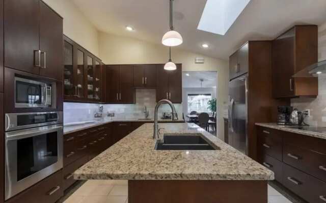 Chef's House Okanagan by Elevate Rooms