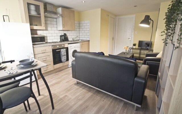 Short Stay Bristol - Church Apartment