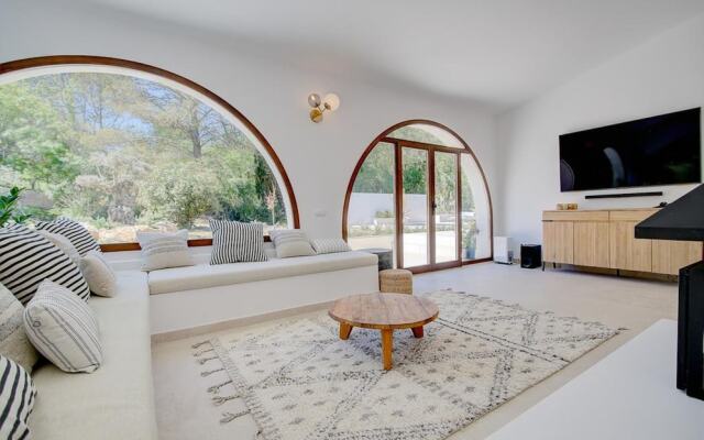 Villa - 4 Bedrooms with Pool and WiFi - 107785