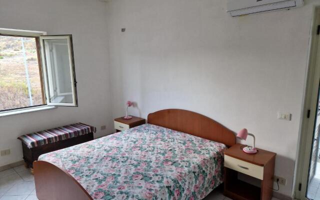 Miriam 21, a 300 metri dal mare