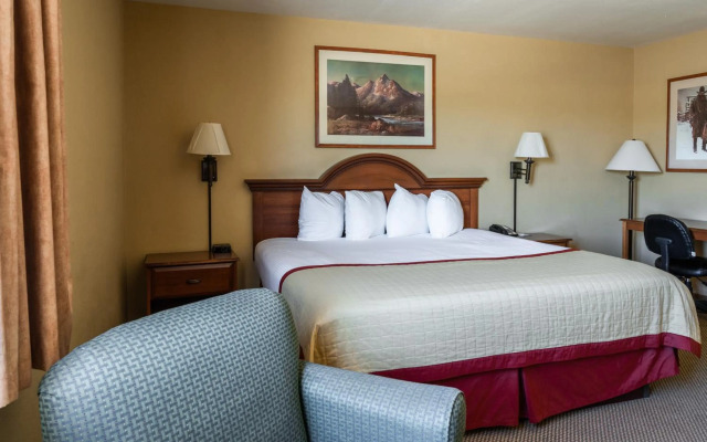 Pinedale Hotel & Suites