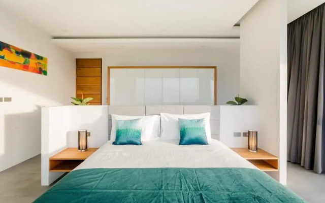 Yamu Hills Panoramic Ocean View 6 Bed Luxury Vila