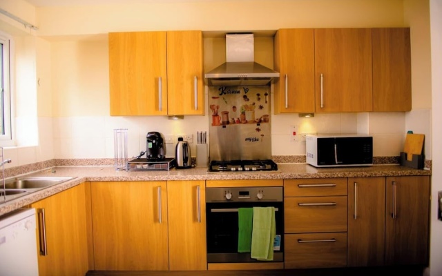 House - Sleeps 7 - Parking - 10min Drive to Centre