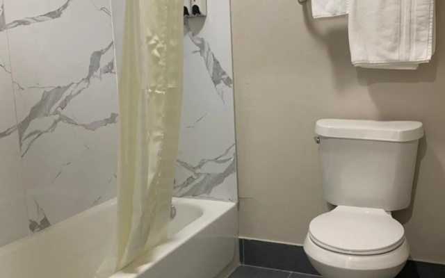 Crescent Park Motel & Suites