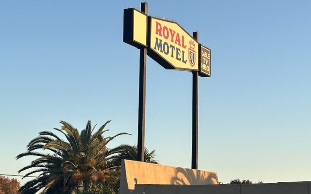 Royal Motel Tracy Llc