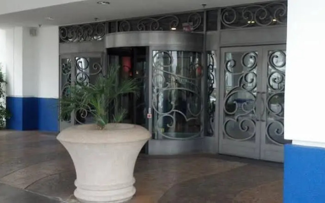 Royal Resort