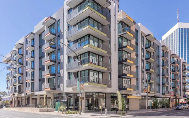 Landing Apartments near Tucson Convention Center