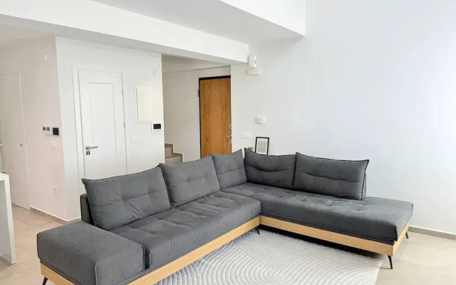 Azure Loft - 3min Walk to Beach, 10min to Old Town