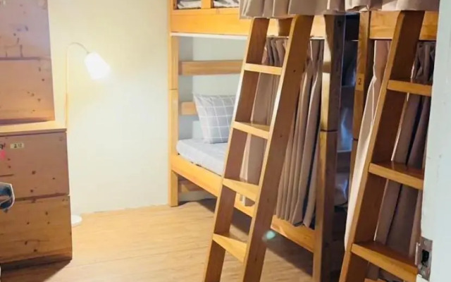 MatchBox Hostel