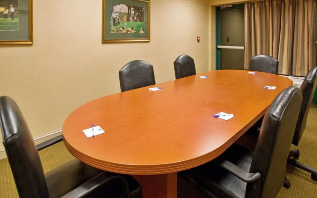 Holiday Inn Exp Suites Hazleton I-80