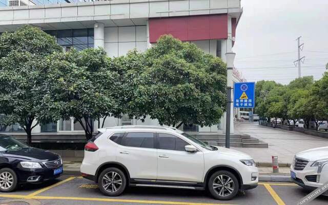 7Days Inn Chain Hotel (Wuhan High-speed Railway Station)