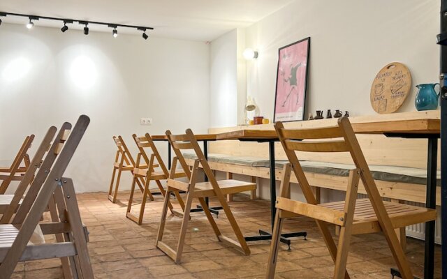 Black Tomato Hostel Kutaisi