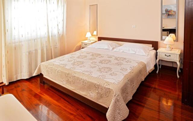 Villa 4US with pool,near Split and sea