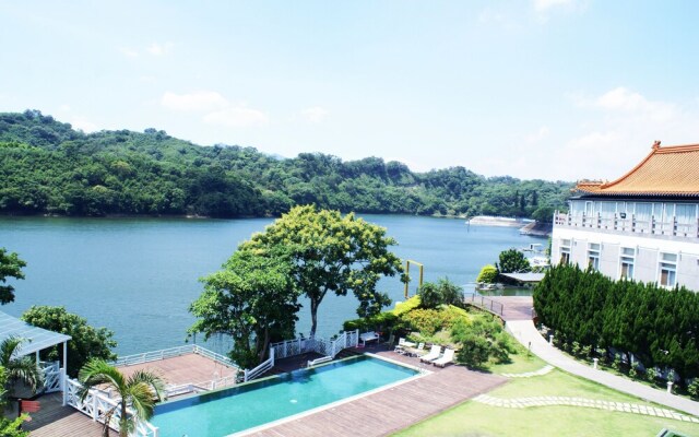 Young Lake Resort