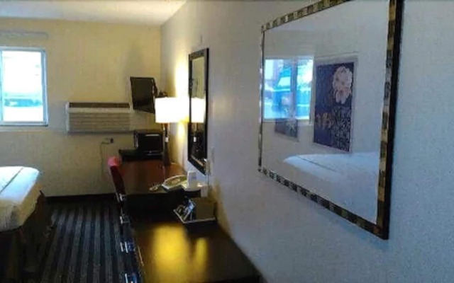 Travelodge by Wyndham Loveland/Fort Collins Area