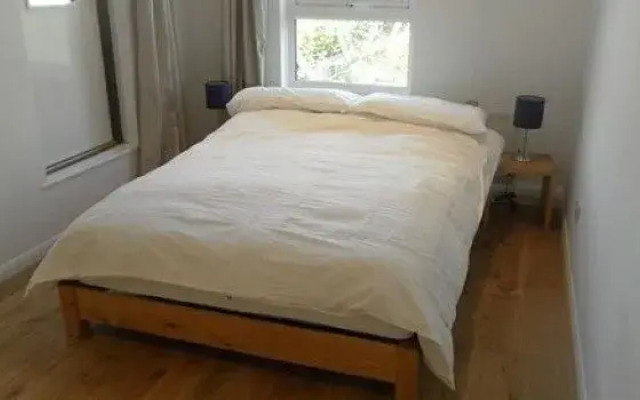 26 White City Close