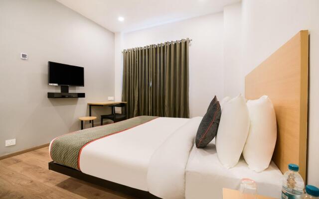 OYO Townhouse 217 The Awadh Airport