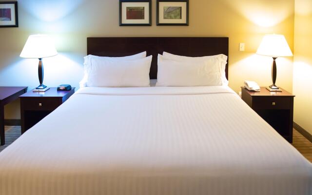 Holiday Inn Express Devils Lake by IHG