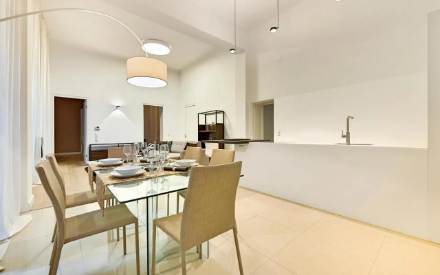 Central Luxury Apartment