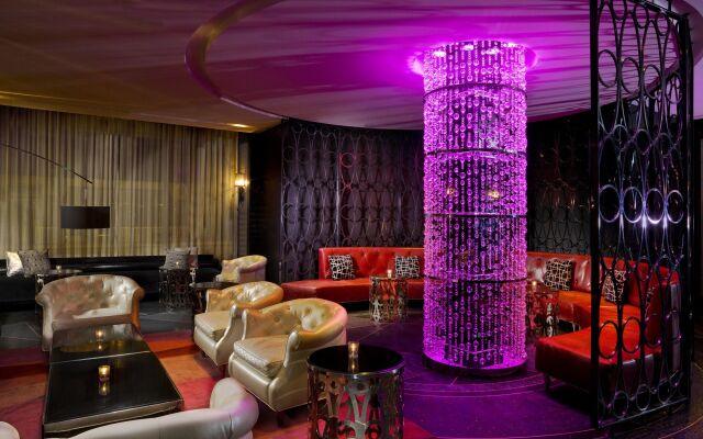 W Minneapolis - The Foshay