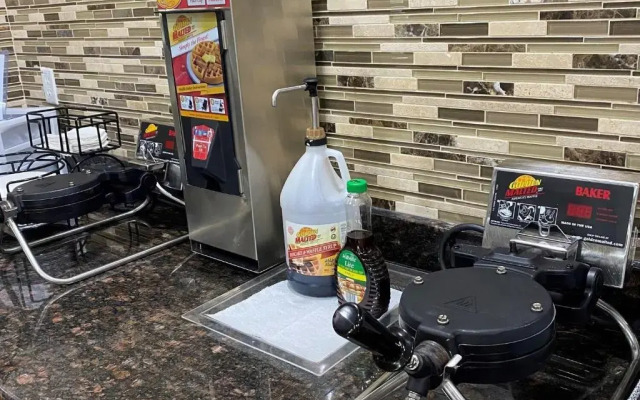 Travelodge by Wyndham Iowa City