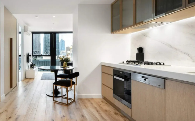 Luxuria Apartments - Collins House