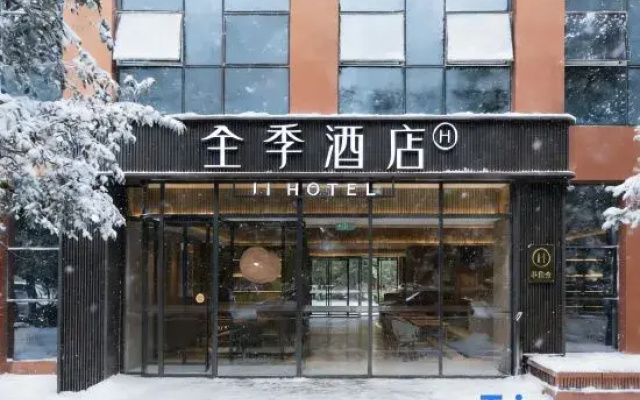 JI Hotel (Beijing Headquarters Base Fengtai Science and Technology Park Subway Station)