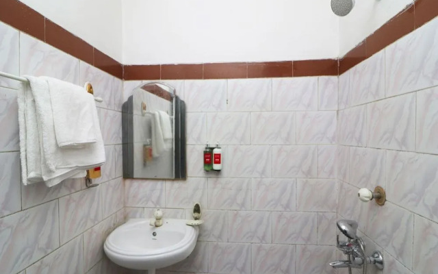 Hotel Bob's By OYO Rooms