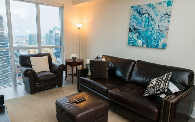 Sarkar Suites - CN Tower Rogers Centre