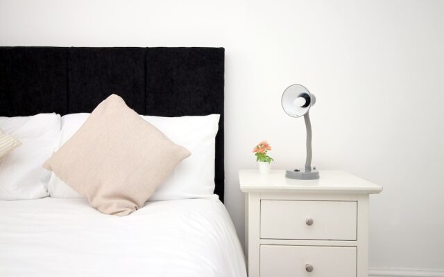 Skyline Immaculate 2-bed Apartment in Swansea