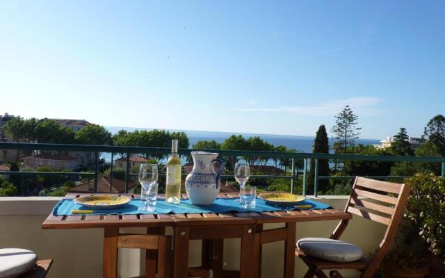 Neptune 5, top floor, sea view