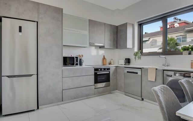 Sanders Palama - Cute 2-bdr Penthouse Apt