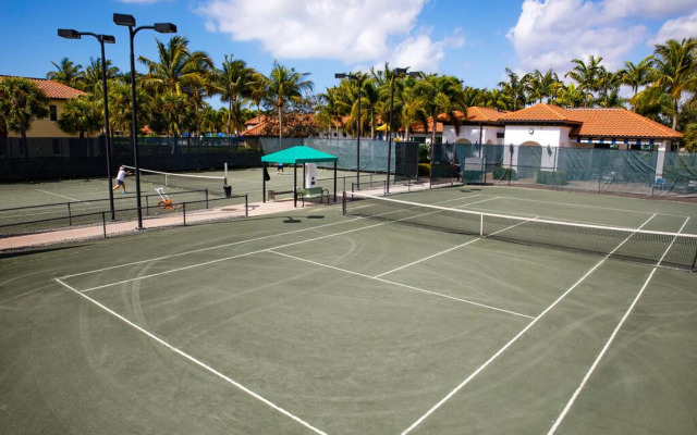 Naples Bay Resort & Marina