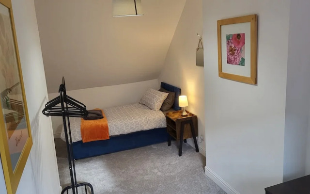 Heart of Lincoln City, 3 Bedrooms, Sleeps 4 Guests