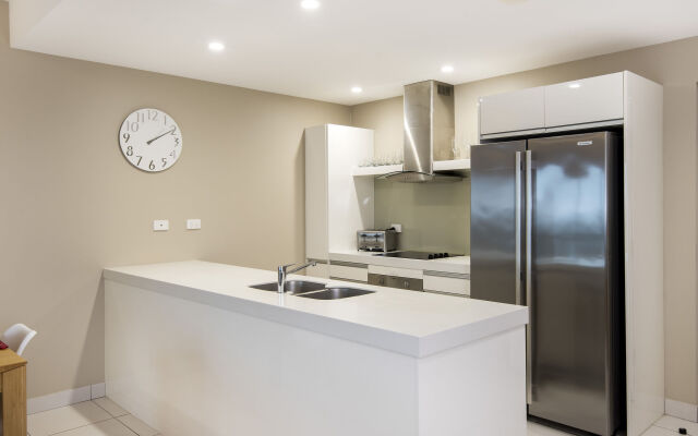 Darwin Executive Suites & FREE CAR