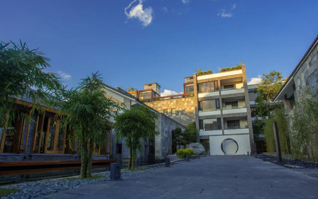 Dali Five Clouds Hotel