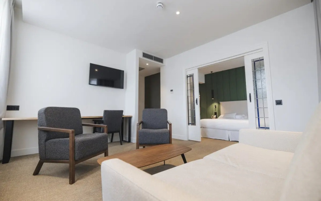 Hotel Mondragon
