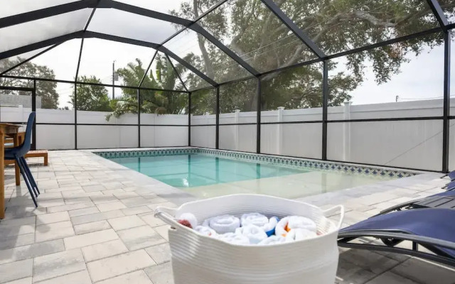 Fun Family-friendly Largo Home Heated Pool