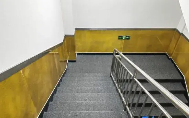 Xinbaihui Express hotel(Xisanqi Yuxin Subway Station)