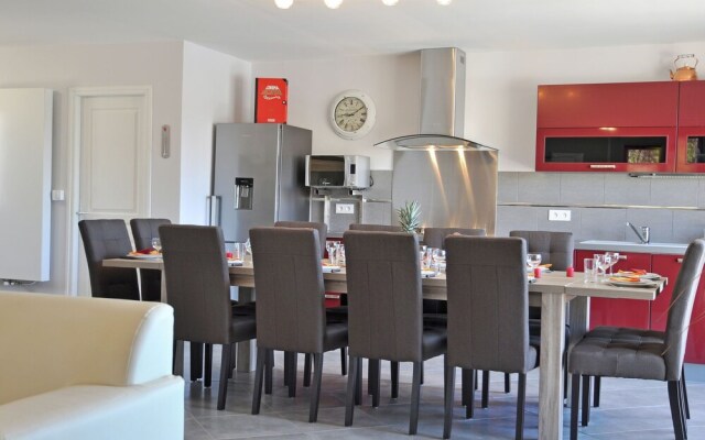 Luxury Villa with Private Pool in Saint-Victor-de-Malcap