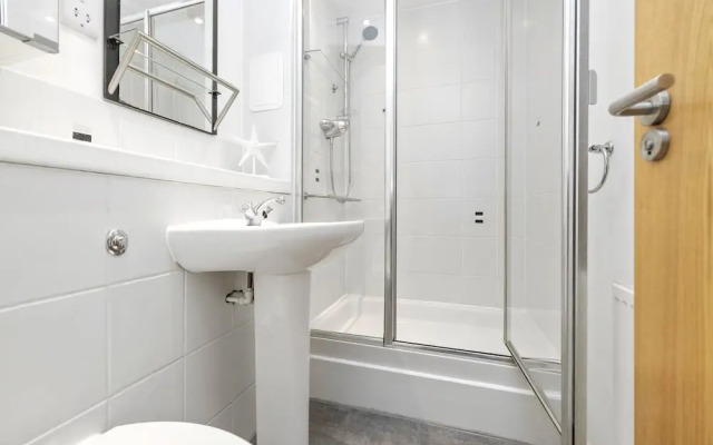 JOIVY Stunning 2-Bed Flat W/ Free Parking