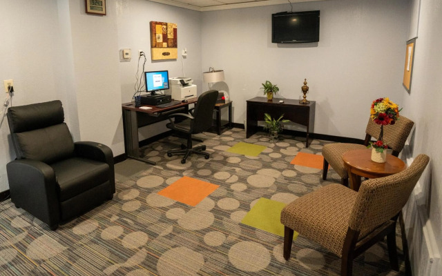 Clarion Hotel Detroit Metro Airport