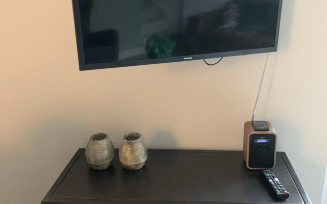 Dijkhofje, dichtbij strand, zee en meer.