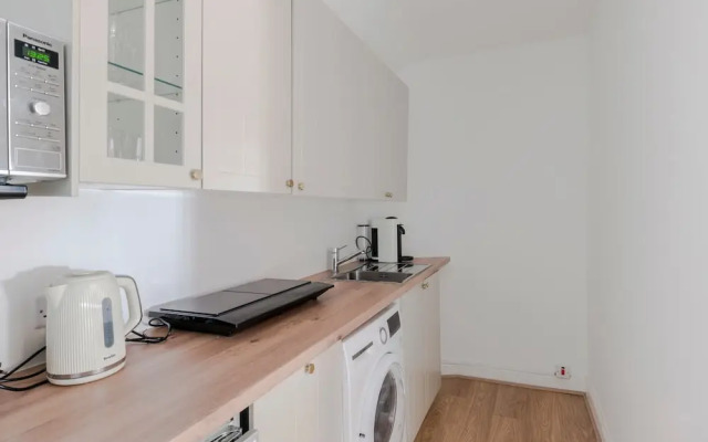 Wonderland - Fitzrovia - by Frankie Says