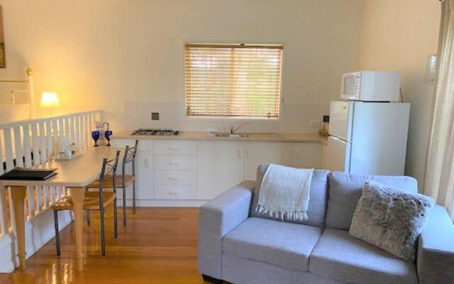 Granite Gardens Cottages & Lake Retreat