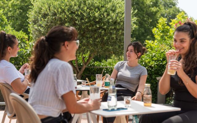 Zenitude Hotel la Valadière, an Ascend Collection Hotel