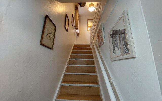 Lovely 2-bed House in the Heart of Woodhouse
