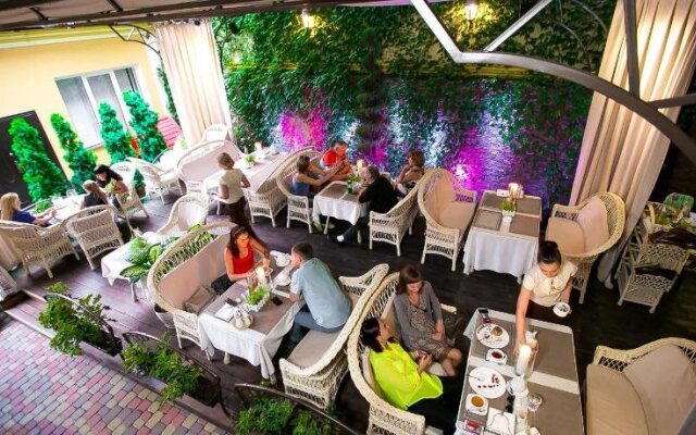 AllureInn Hotel and Restaurant Complex