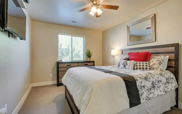 Hurricane Getaway w/ Private Pool, Mtn Views!